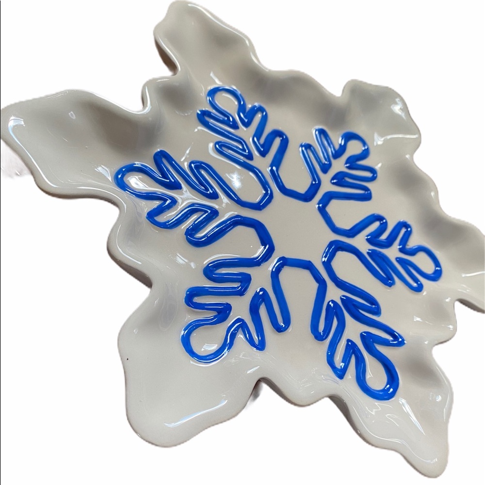 Holiday snowflake trinket dish NWOT